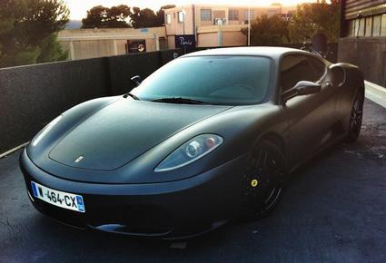 "فيراري F430" مغطاة بالجلد تثير الدهشة